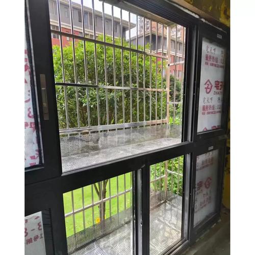 上海门窗封阳台指南 断桥铝与铝合金推拉窗的工厂直销优选方案